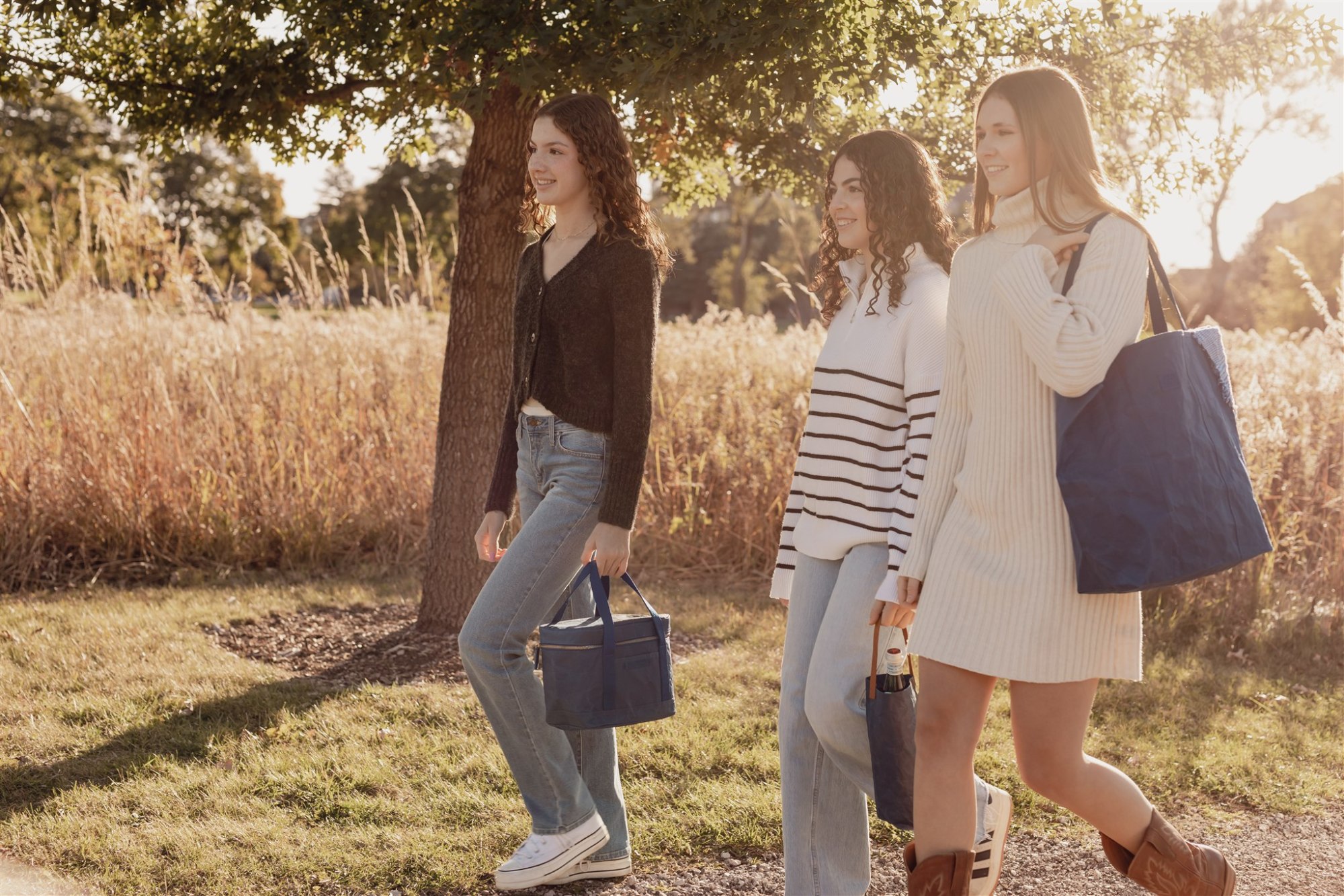 Picture of Out of the Woods Leo Lunch Cooler - Navy
