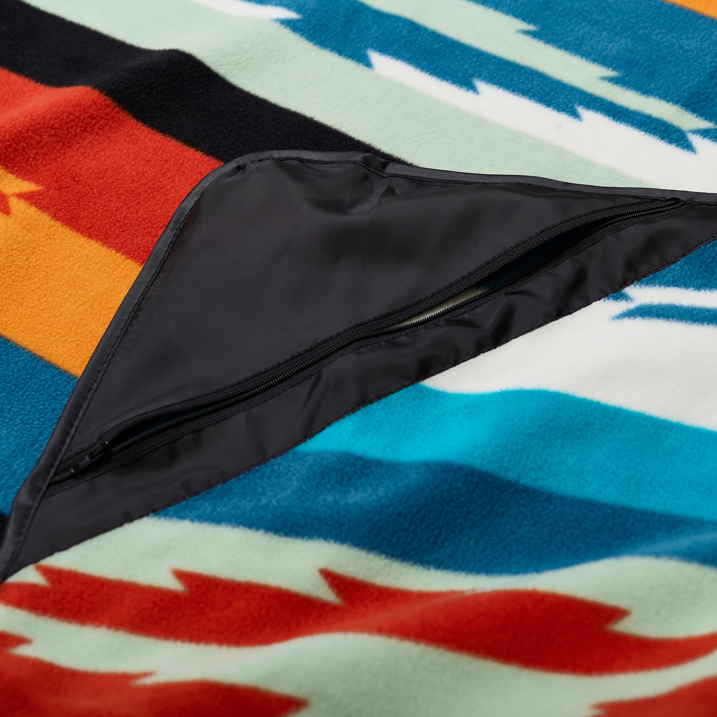 Picture of Slowtide Camp Blanket - Duvall Black