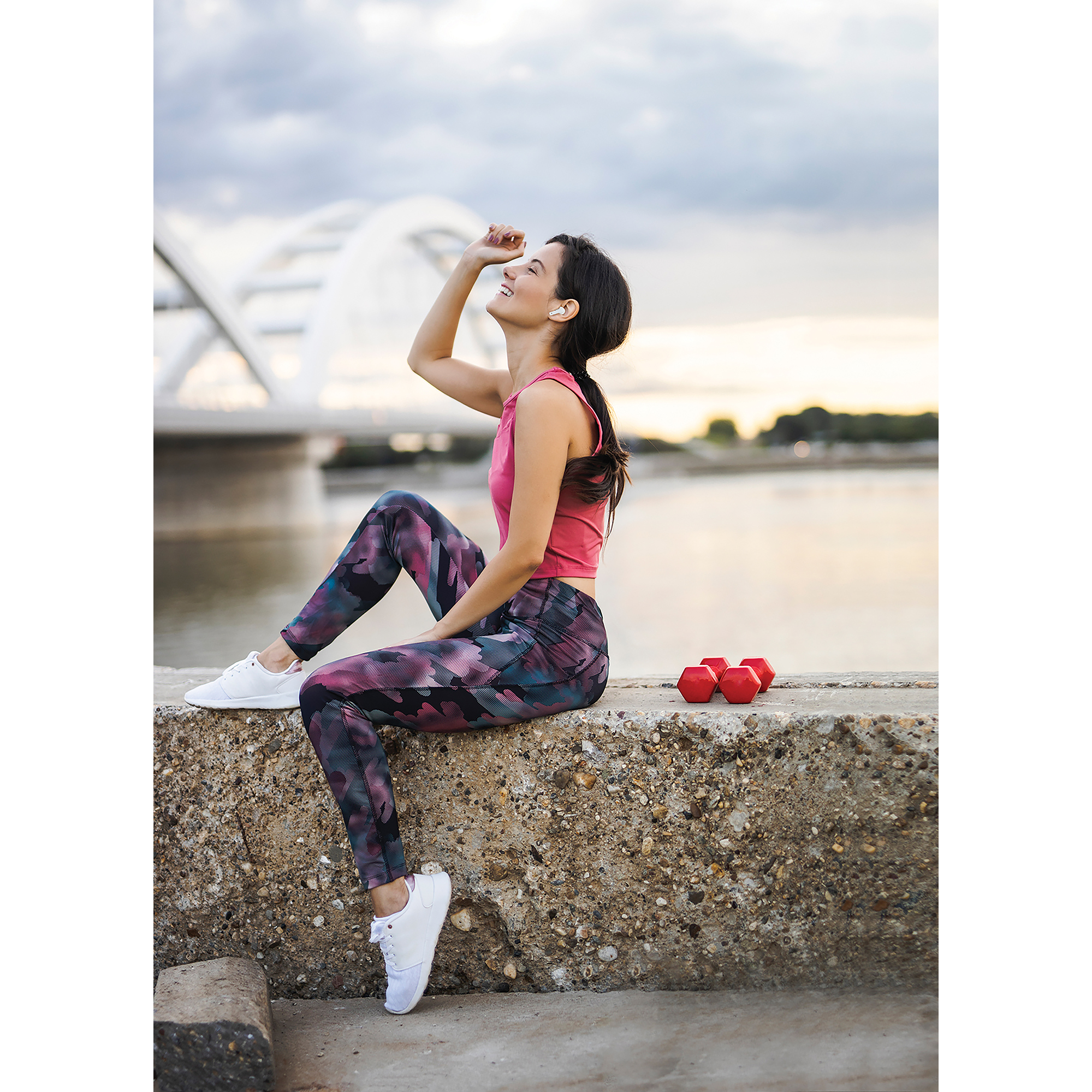 Picture of iLive Truly Wireless Earbuds with Active Noise Canceling - White