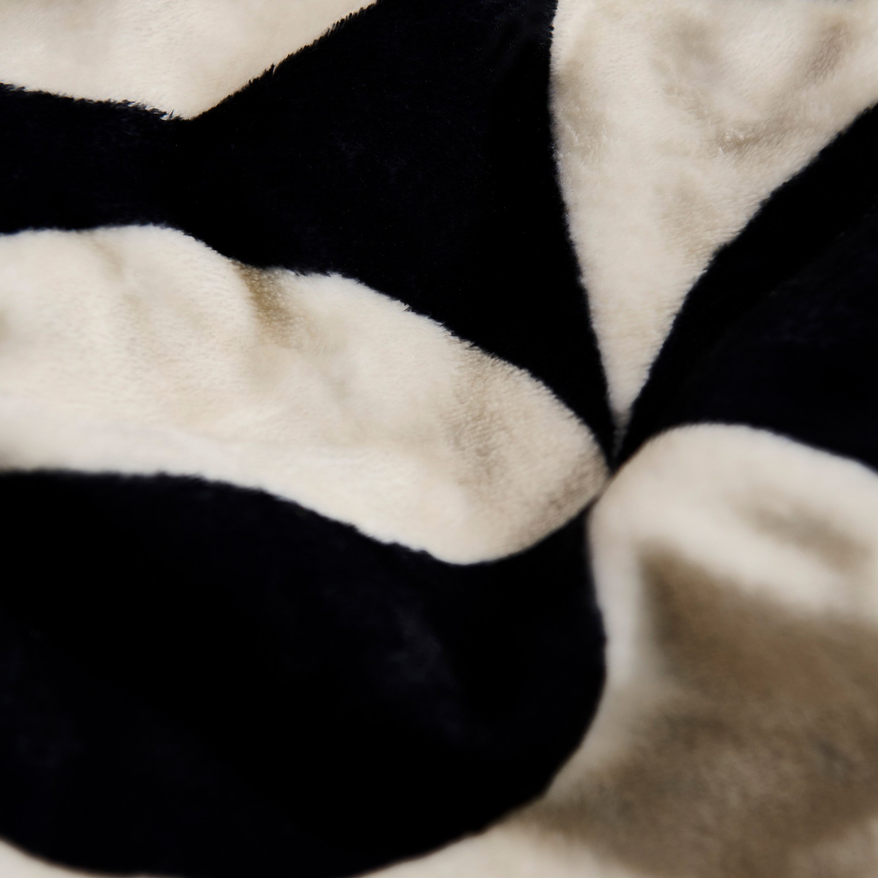 Picture of Slowtide Caster Plush Throw - Caster