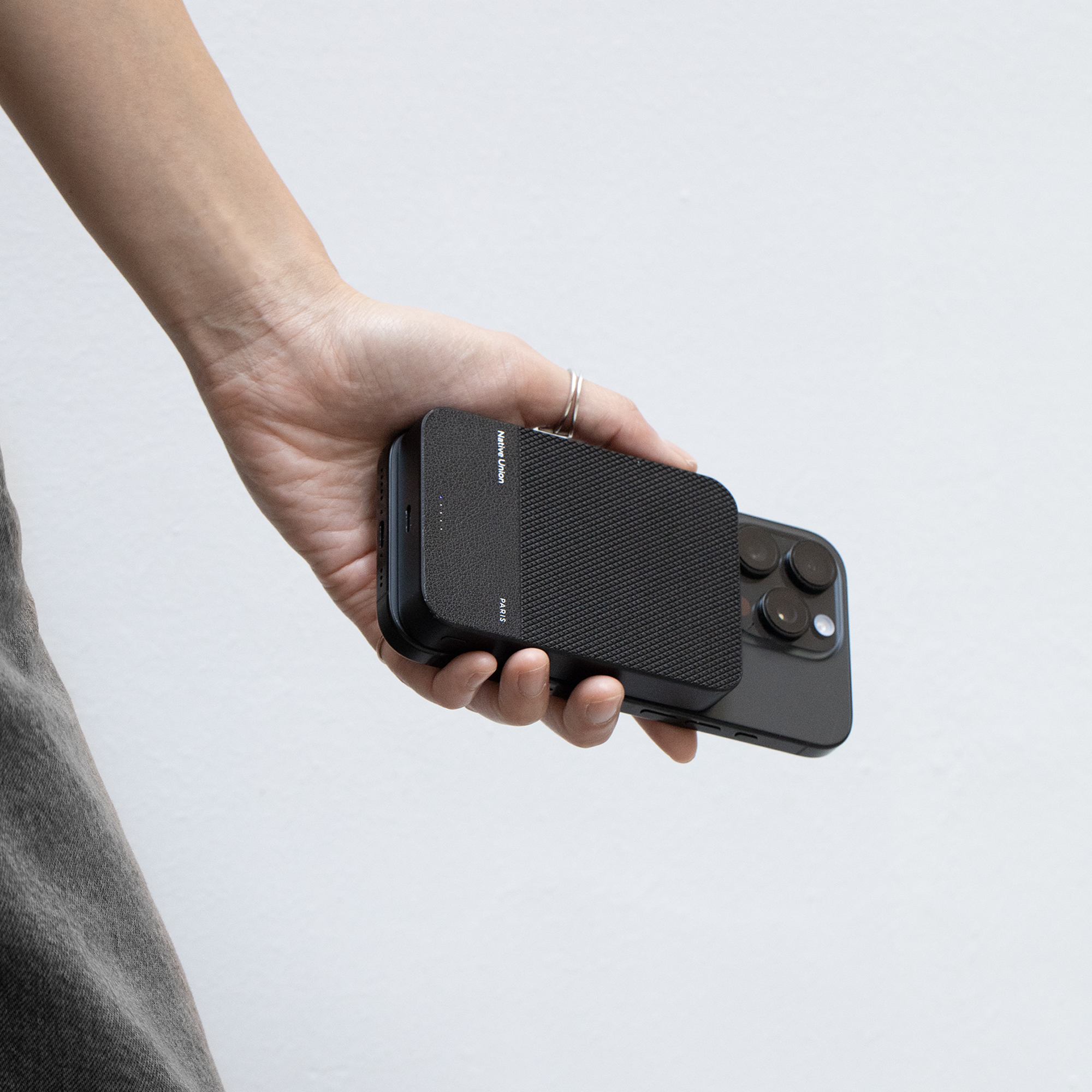 Picture of Native Union (RE)Classic Magnetic Power Bank 10000mAh - Black