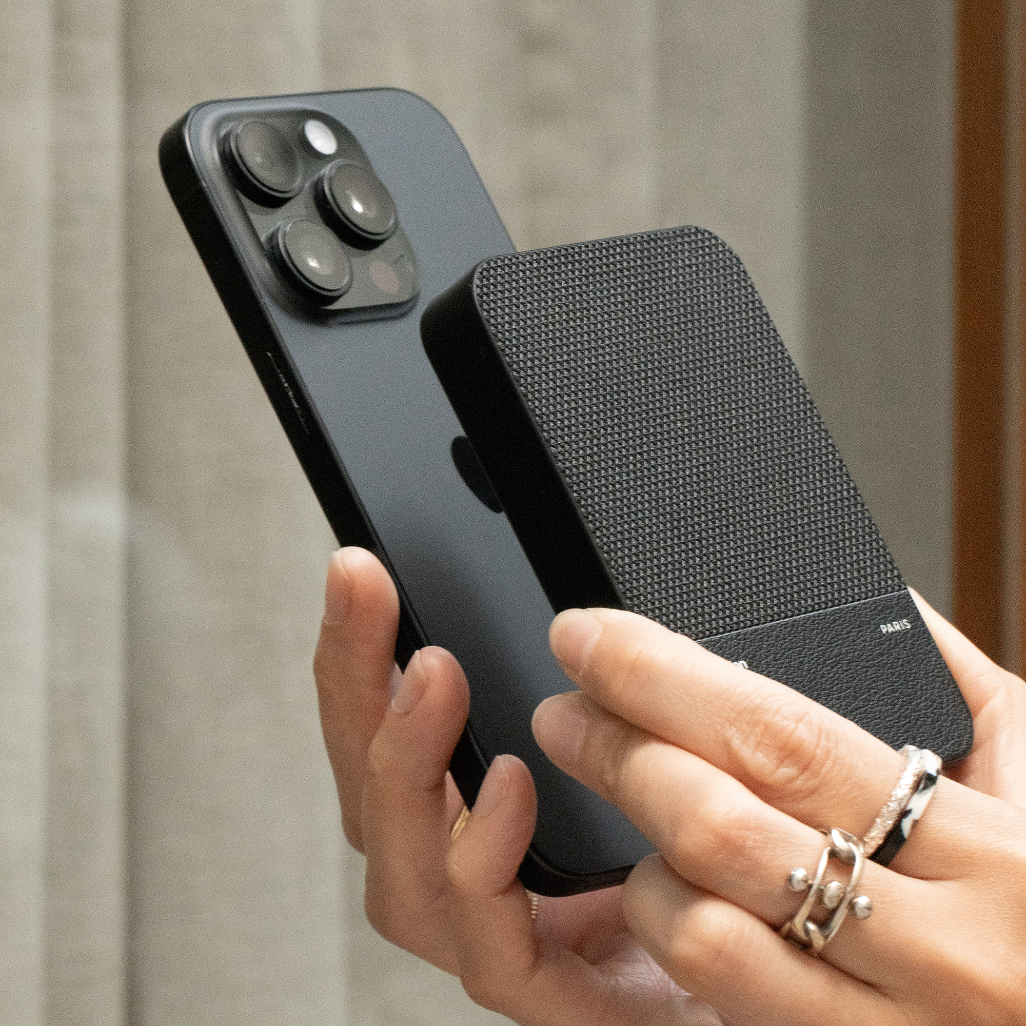 Picture of Native Union (RE)Classic Magnetic Power Bank 10000mAh - Black