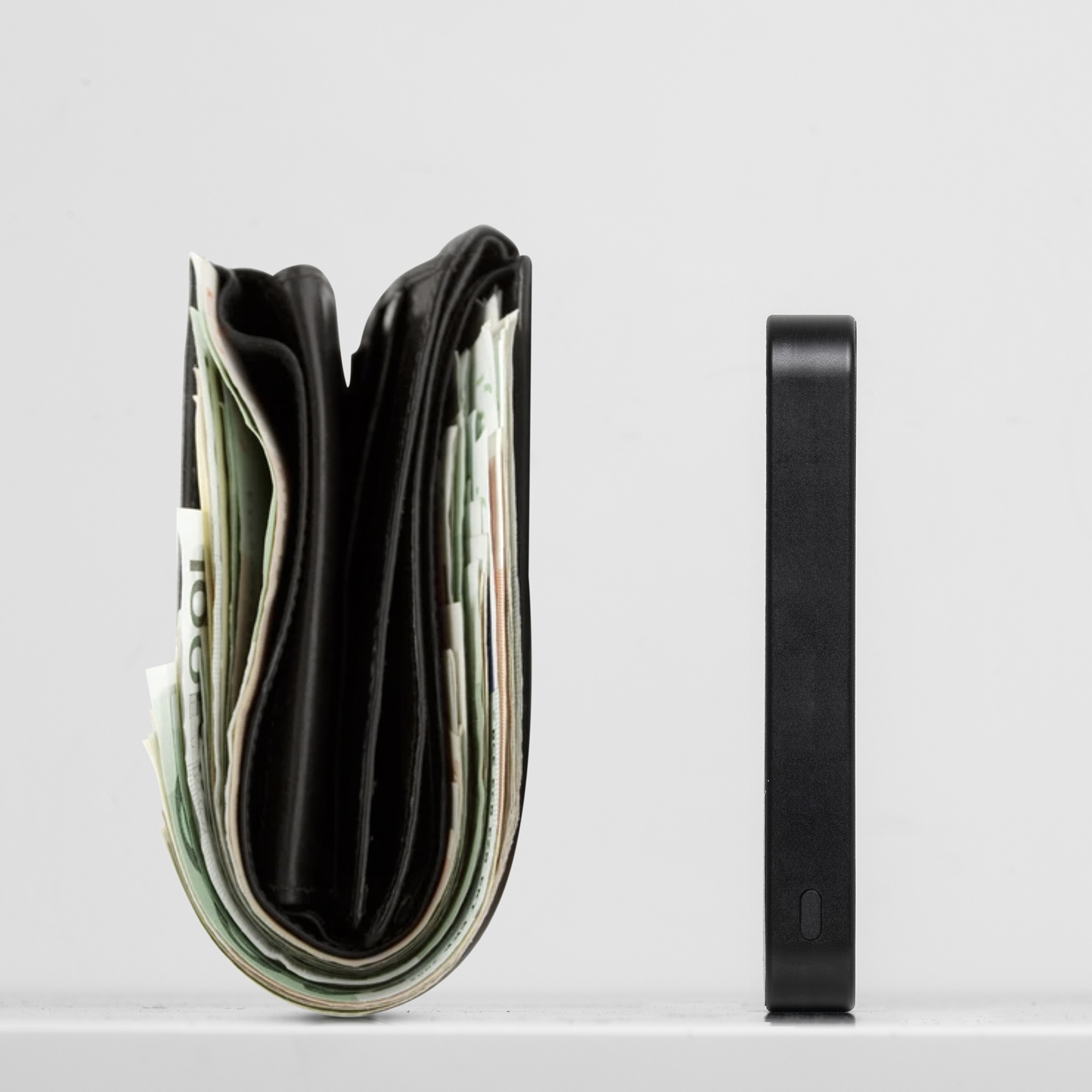 Picture of Native Union (RE)Classic Magnetic Power Bank 10000mAh - Black