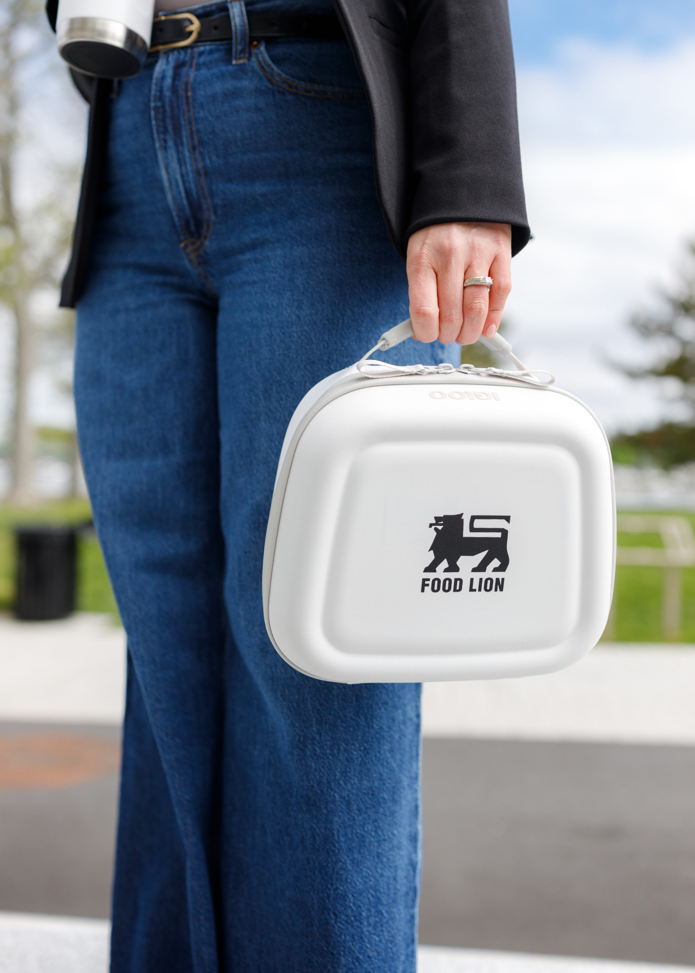 Picture of Igloo Day Chiller Recycled Poly Lunch Box - Cloud White