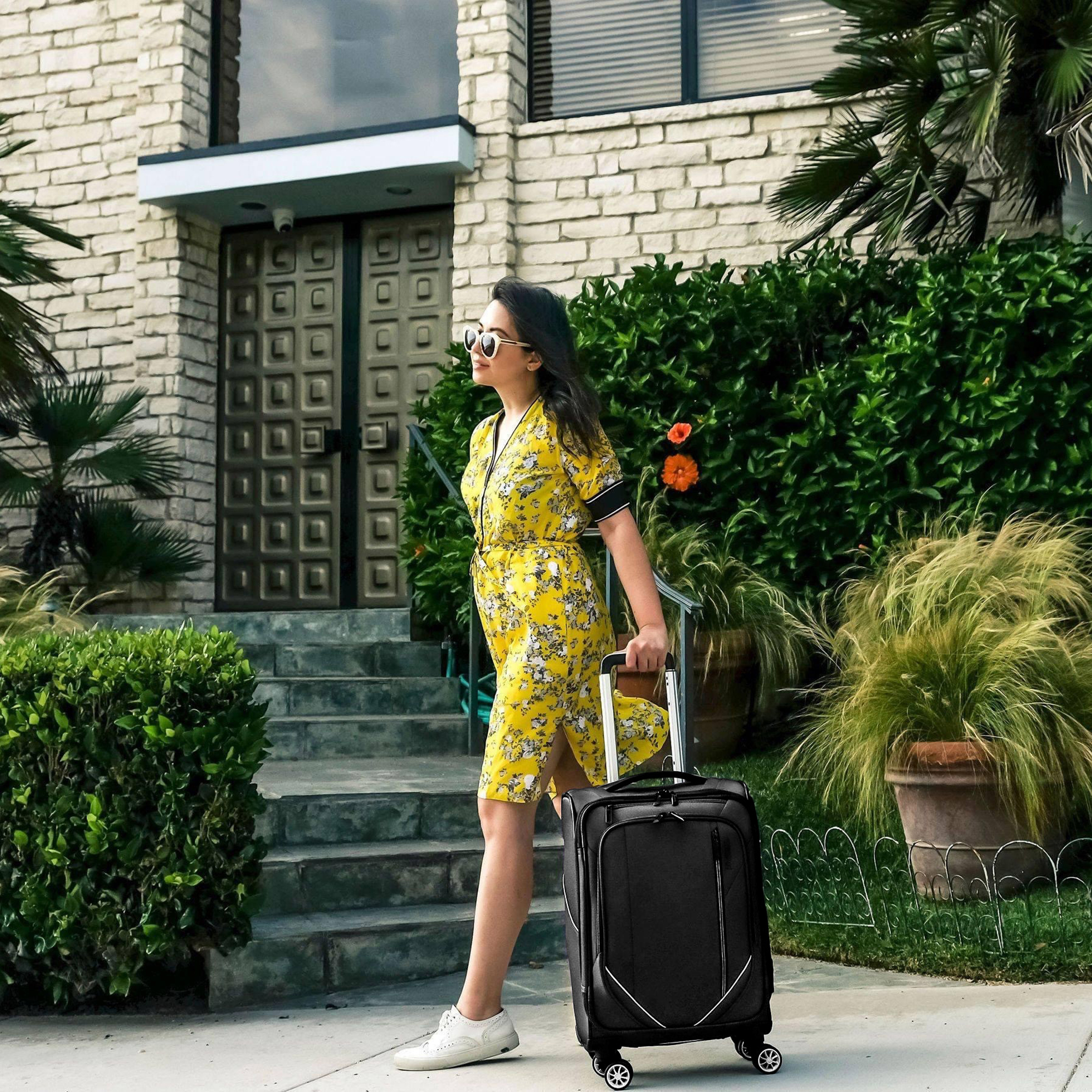 Picture of American Tourister Zoom Turbo 20" Spinner Carry-On - Black