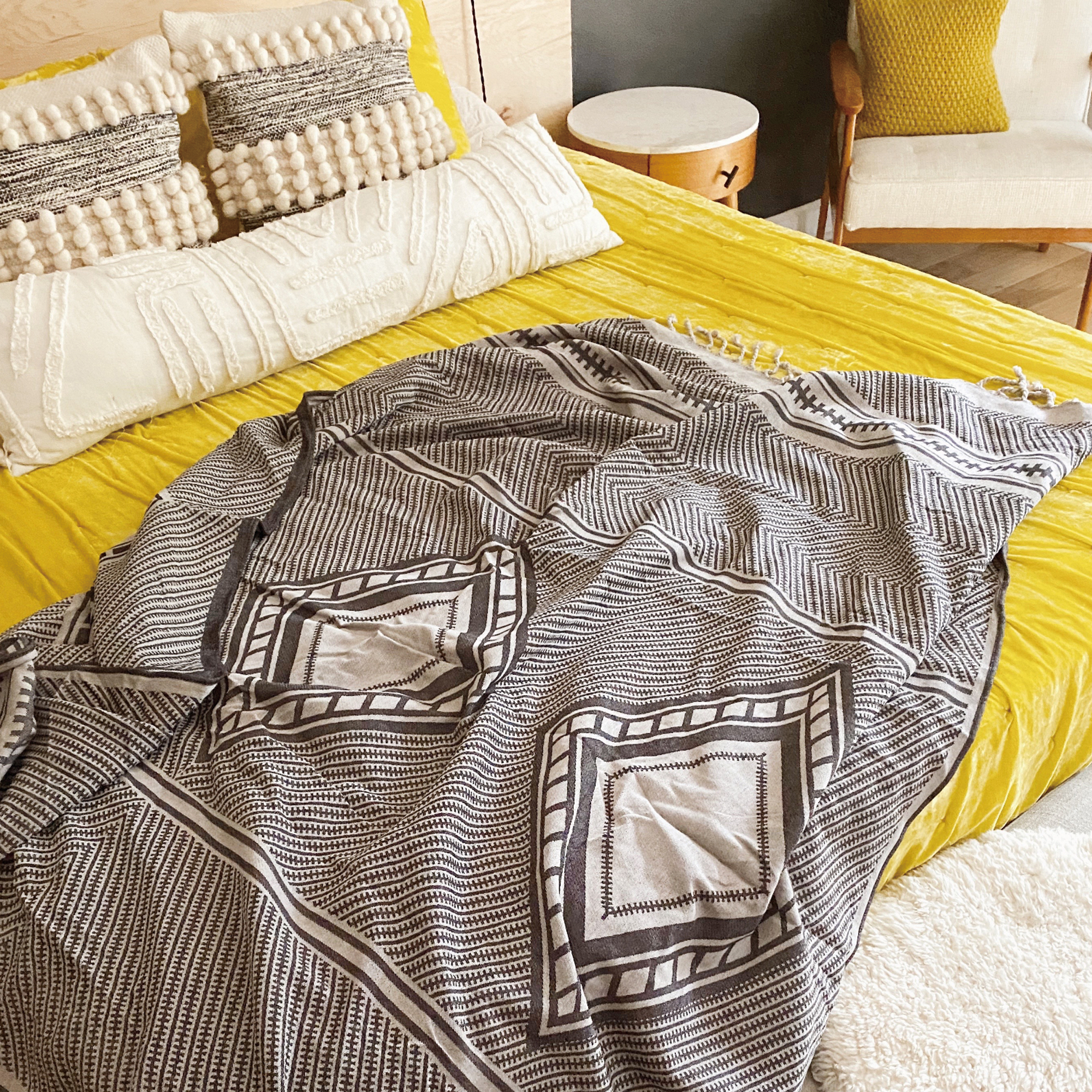 Picture of Slowtide Throw Blanket - River