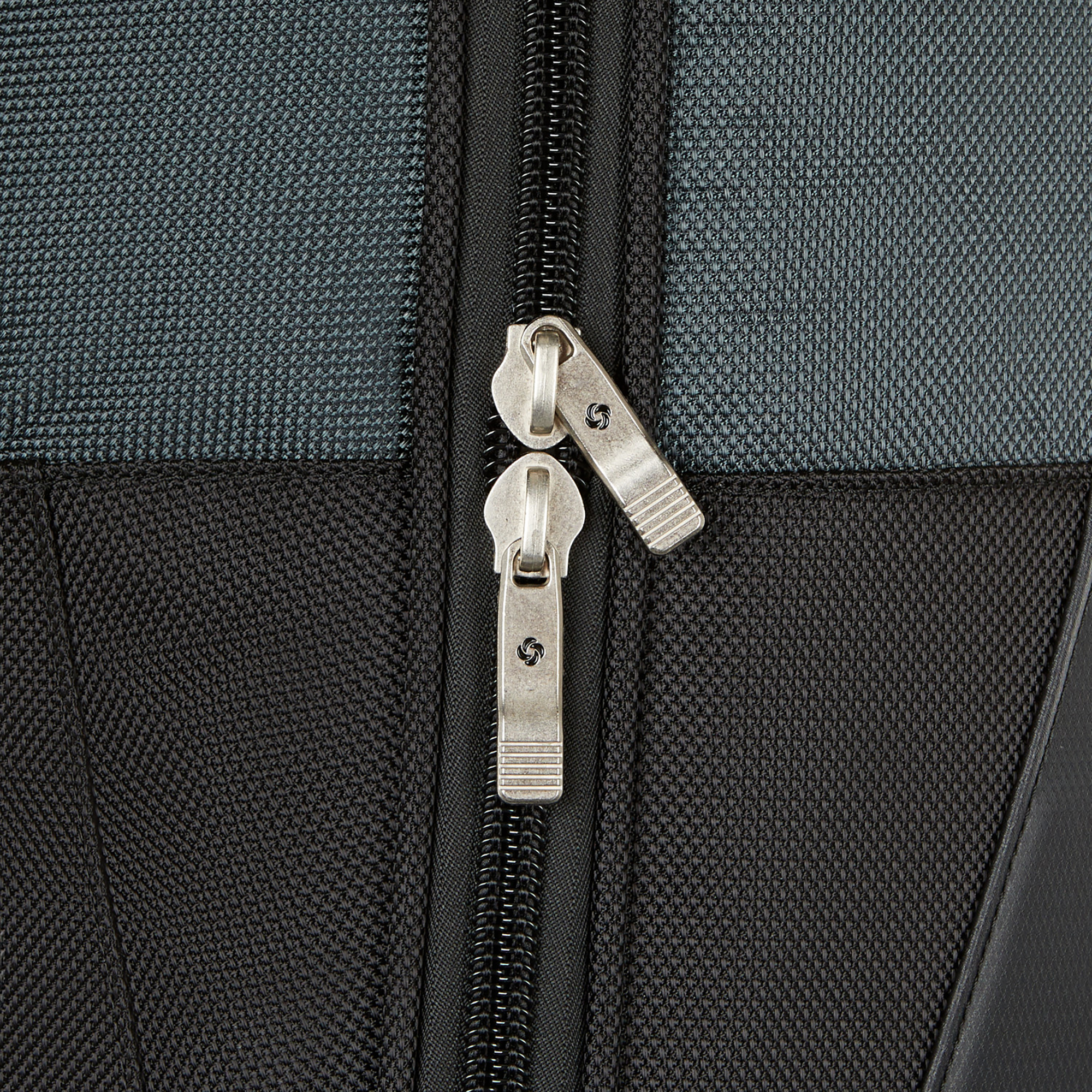 Picture of Samsonite Softside Travel Golf Bag with Luggage Tag - Black