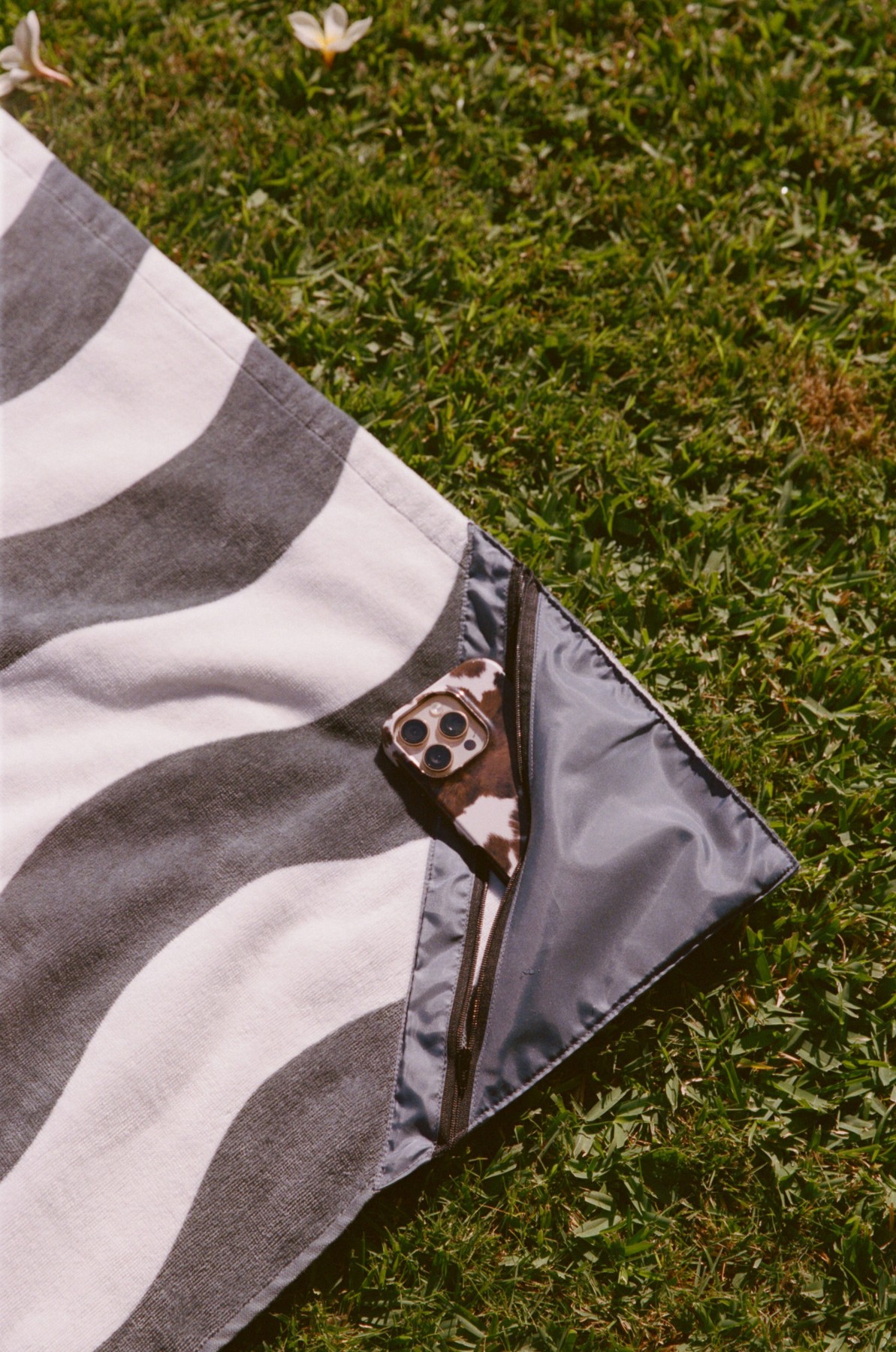 Picture of Slowtide Stripe Pocket Beach Towel - Grey