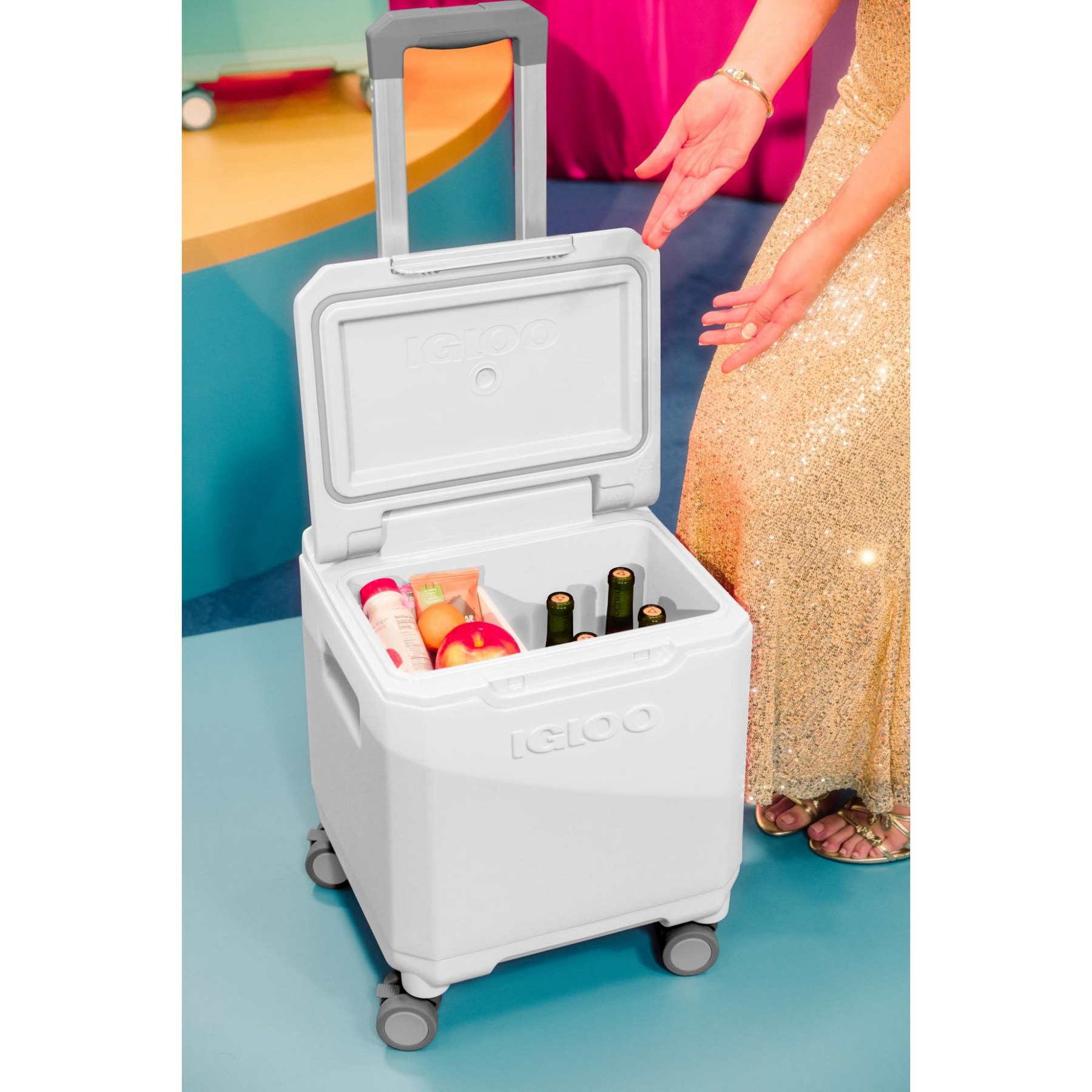 Picture of Igloo Tag Along Spinner Cooler - White