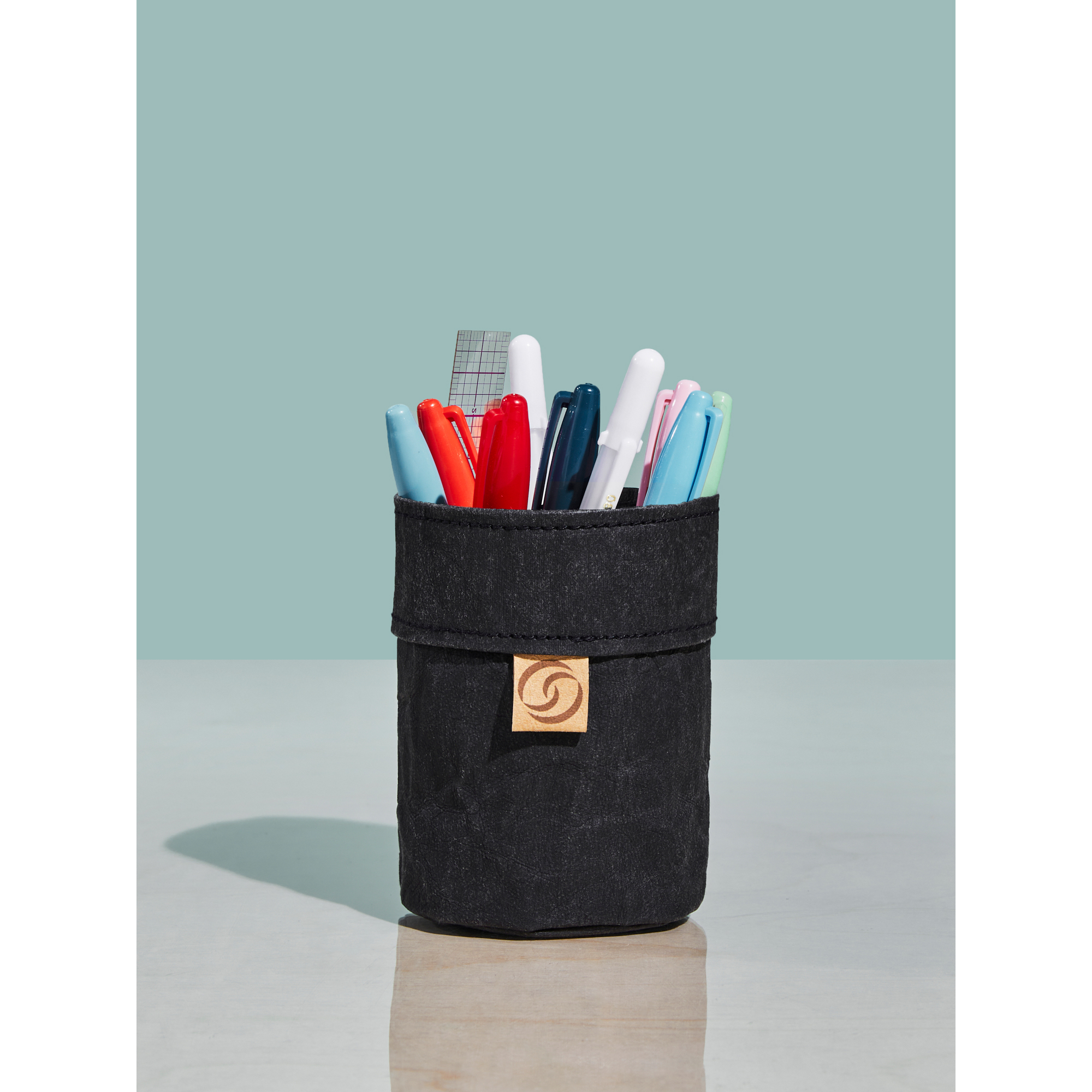 Picture of Out of the Woods Pen Holder - Ebony