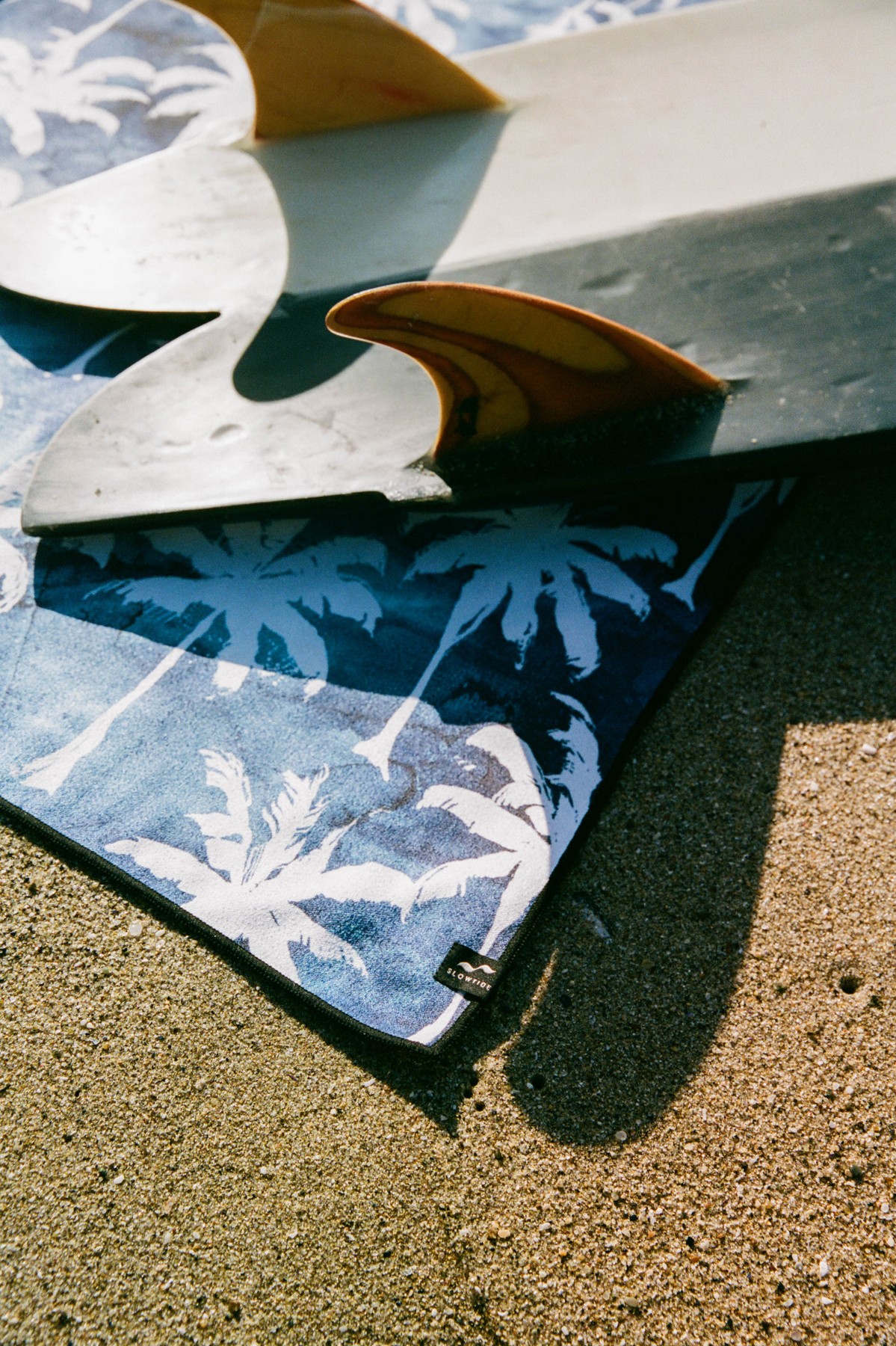 Picture of Slowtide Performance Quick-Dry Towel - Luca Palm Tie Die