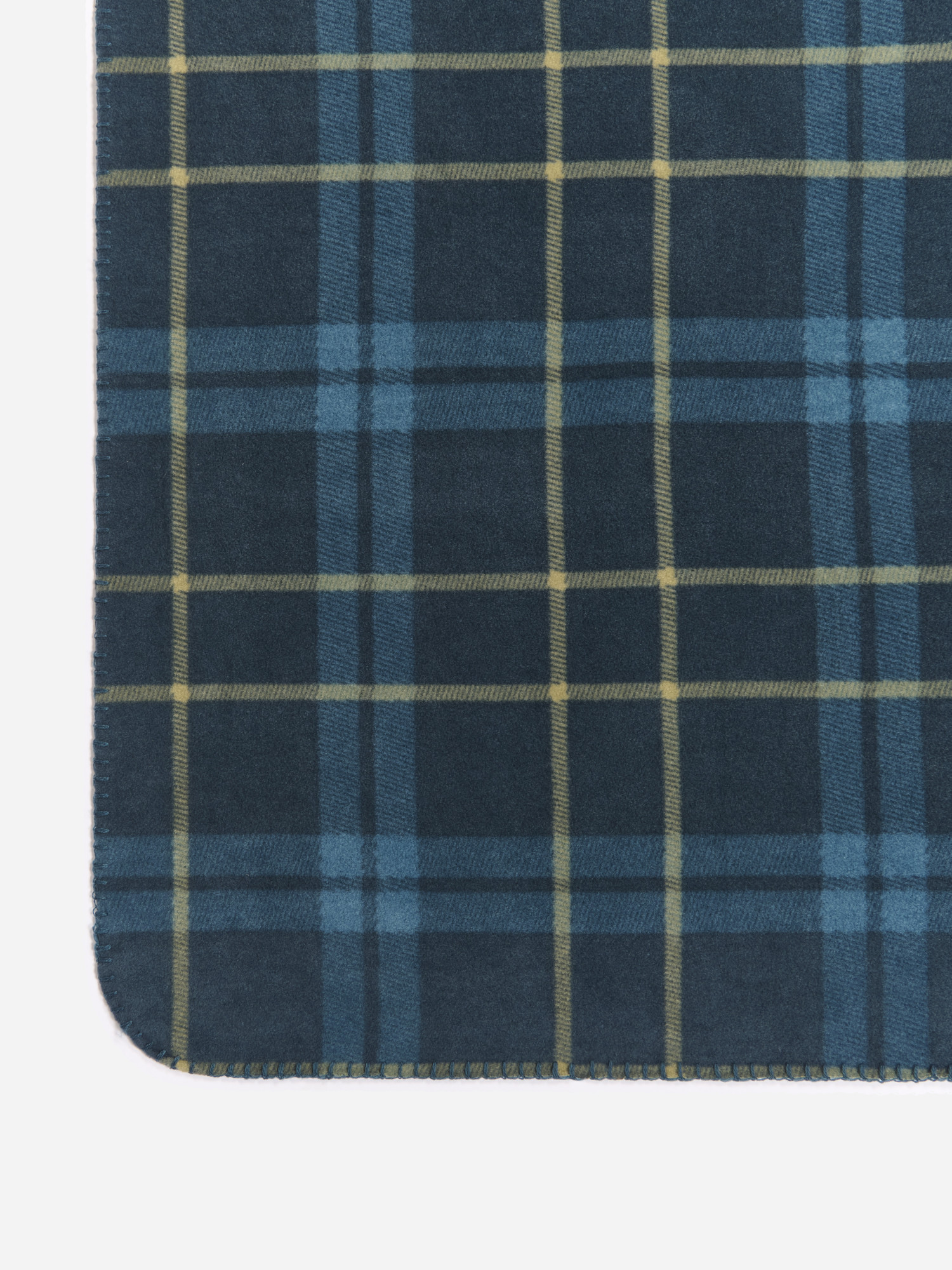 Picture of Slowtide Fleece Blanket - Tartan
