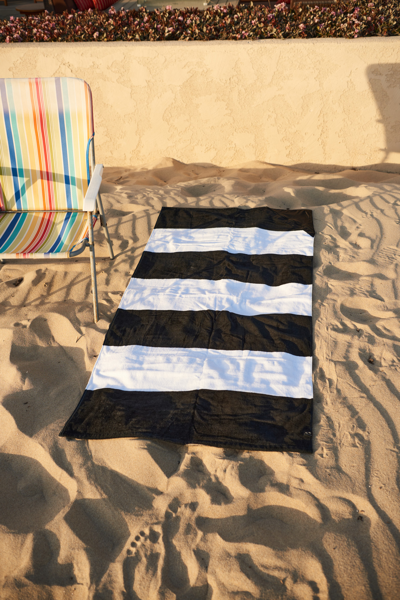 Picture of Slowtide Pocket Beach Towel - Porto Black