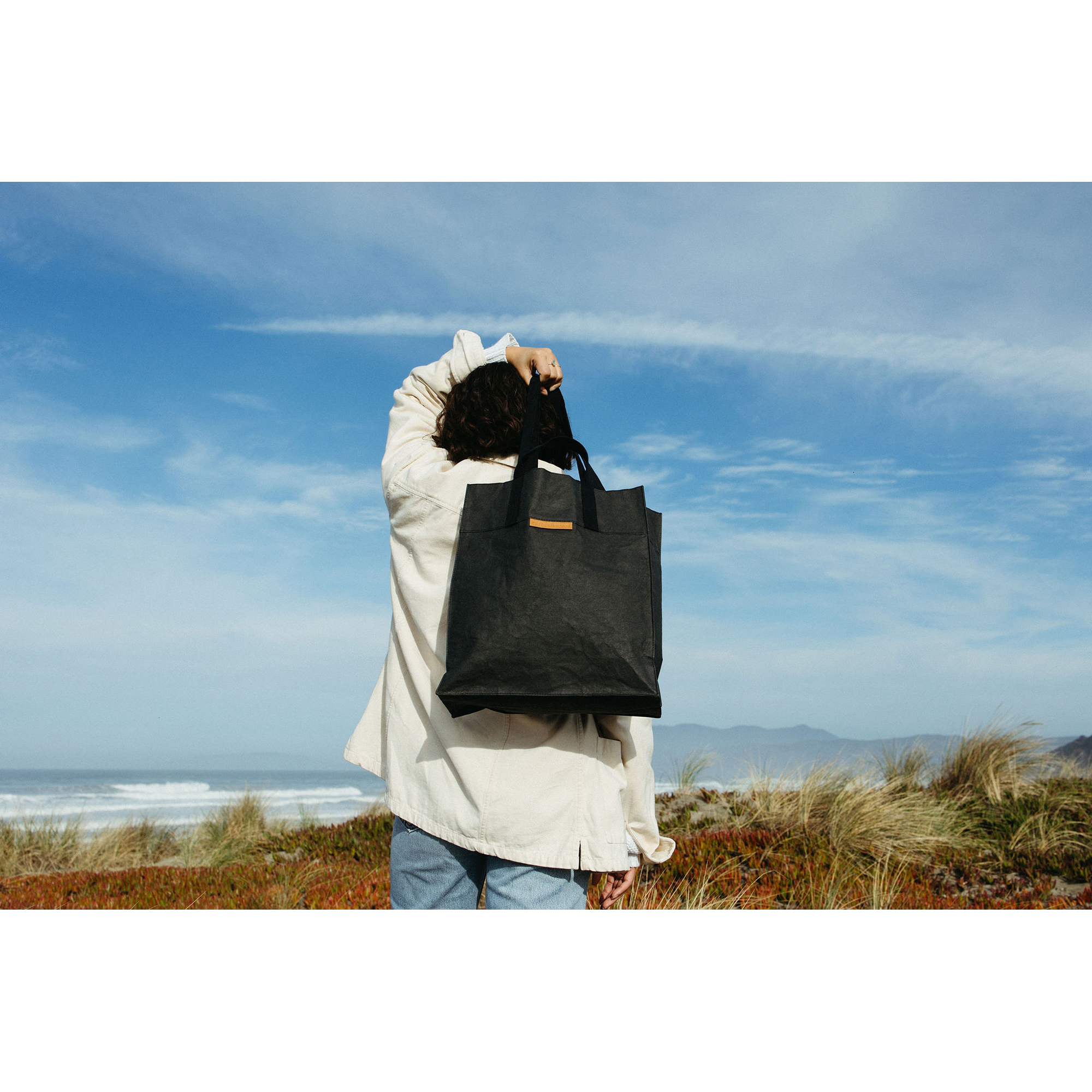 Picture of Out of the Woods City Tote - Ebony