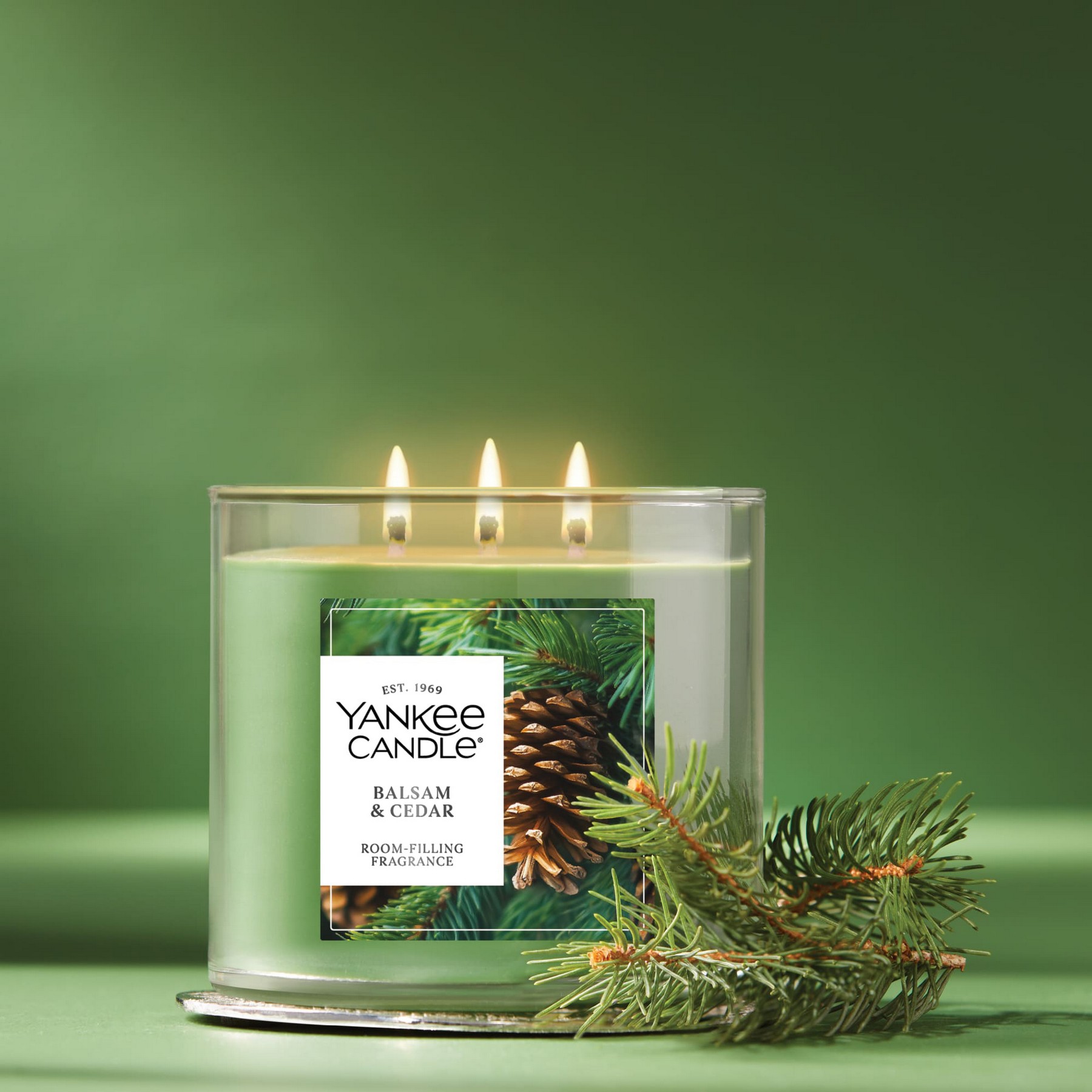 Picture of Yankee Candle 3-Wick Candle - Balsam and Cedar
