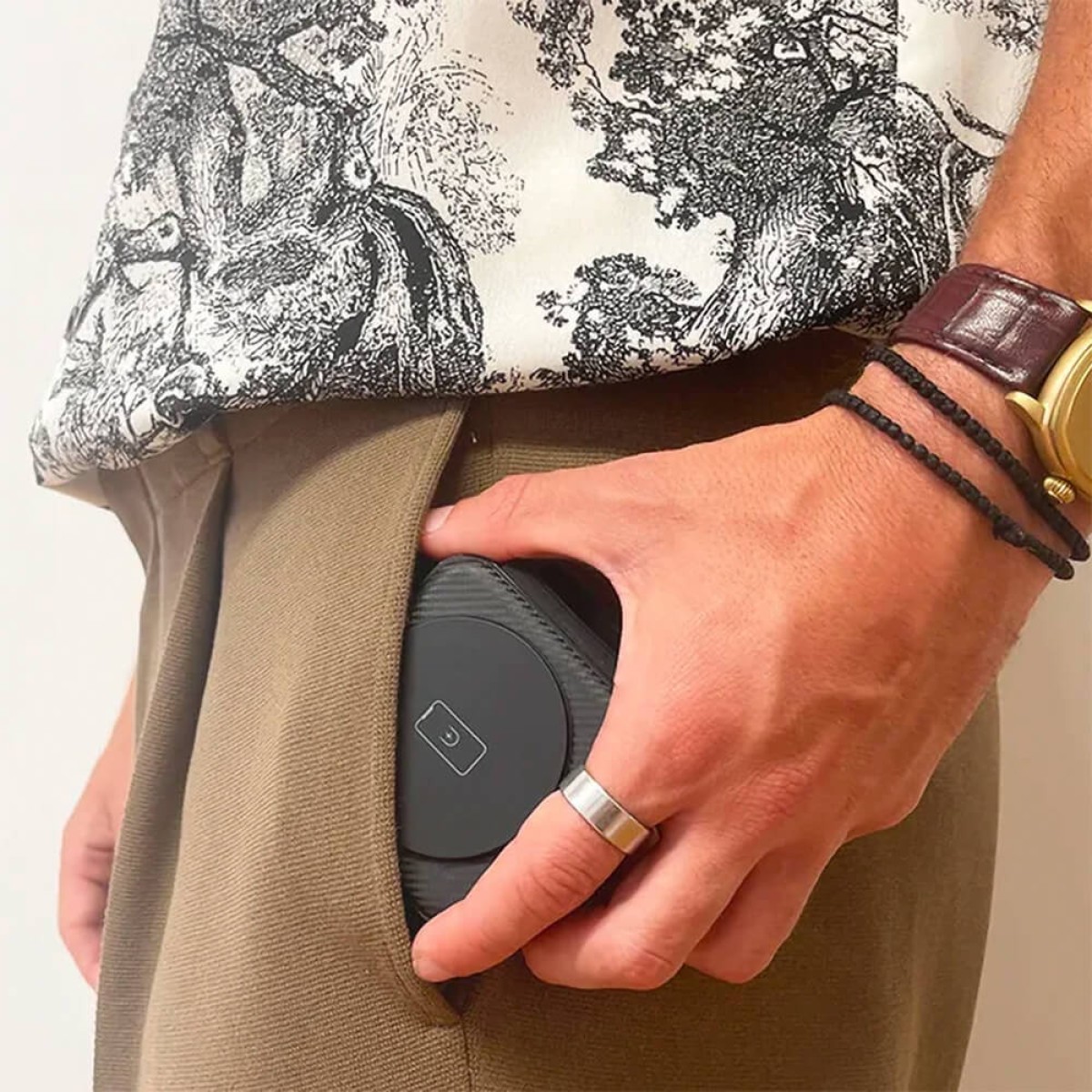 Picture of Tangelo ChargeLux 3" 1 Magnetic Folding Wireless Charger