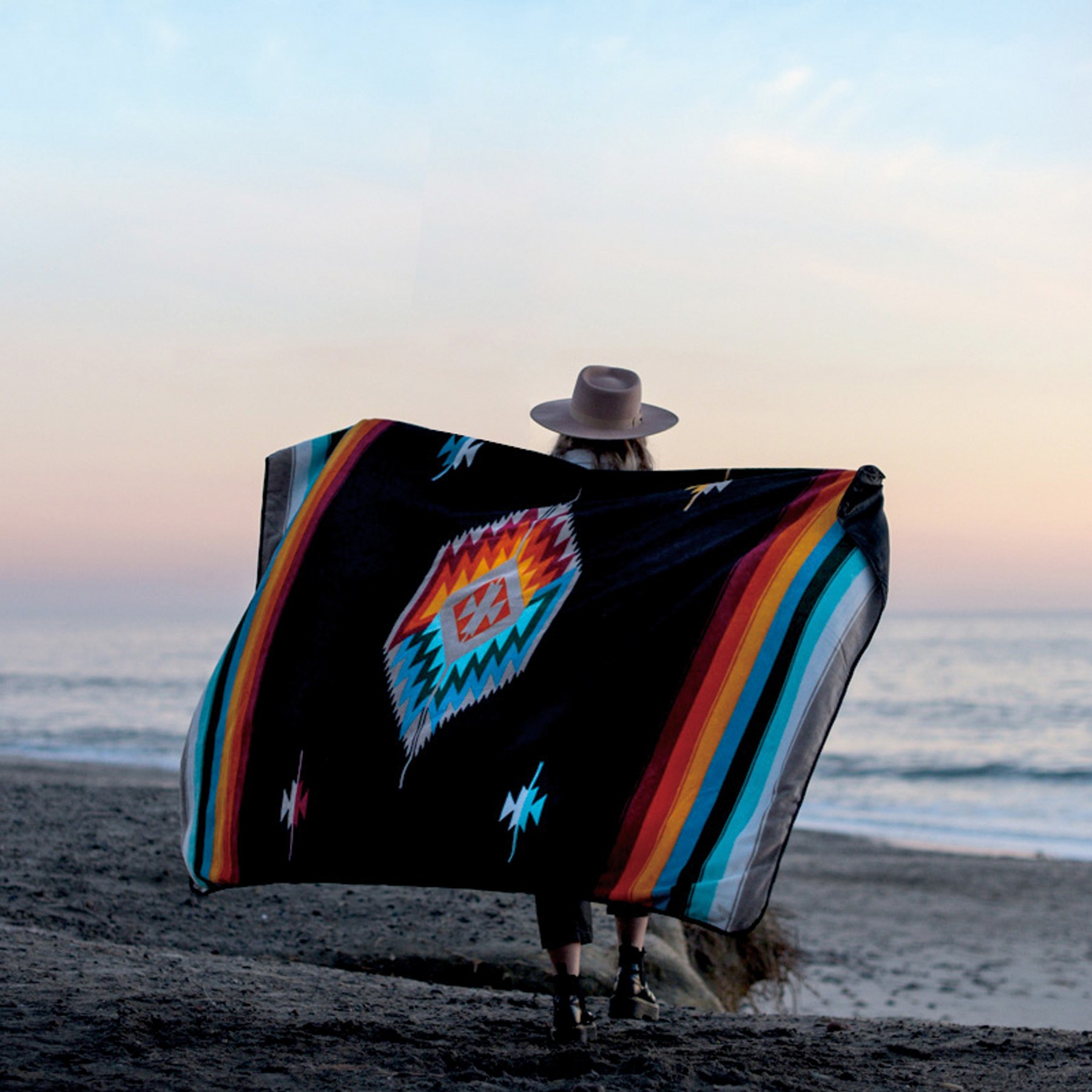 Picture of Slowtide Camp Blanket - Valen-Multi