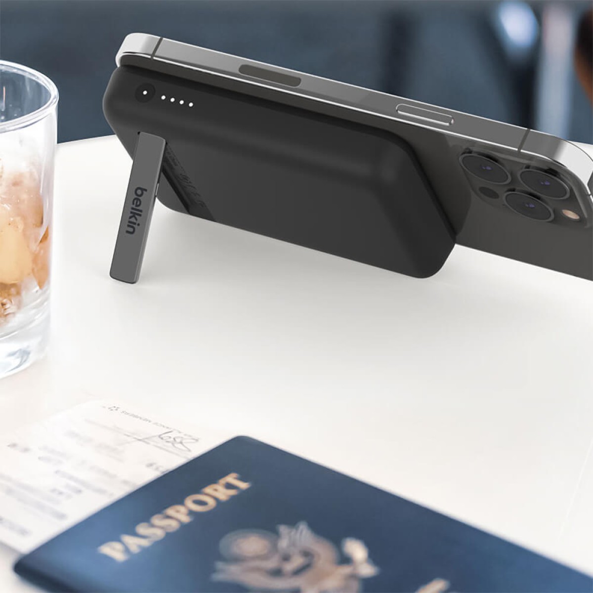Picture of Belkin BoostCharge Magnetic Wireless Power Bank 5K + Stand
