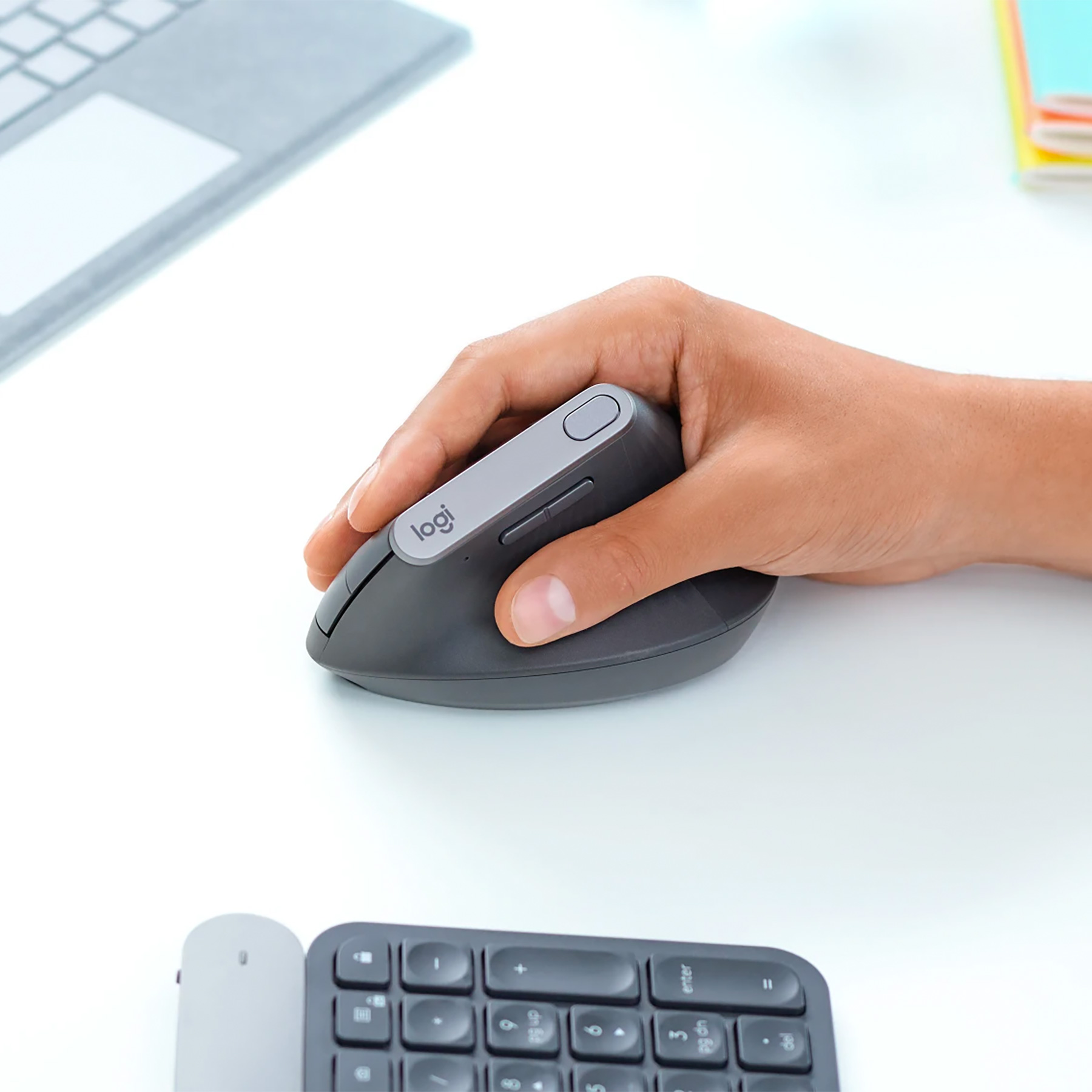 Picture of Logitech MX Vertical Ergonomic Wireless Mouse