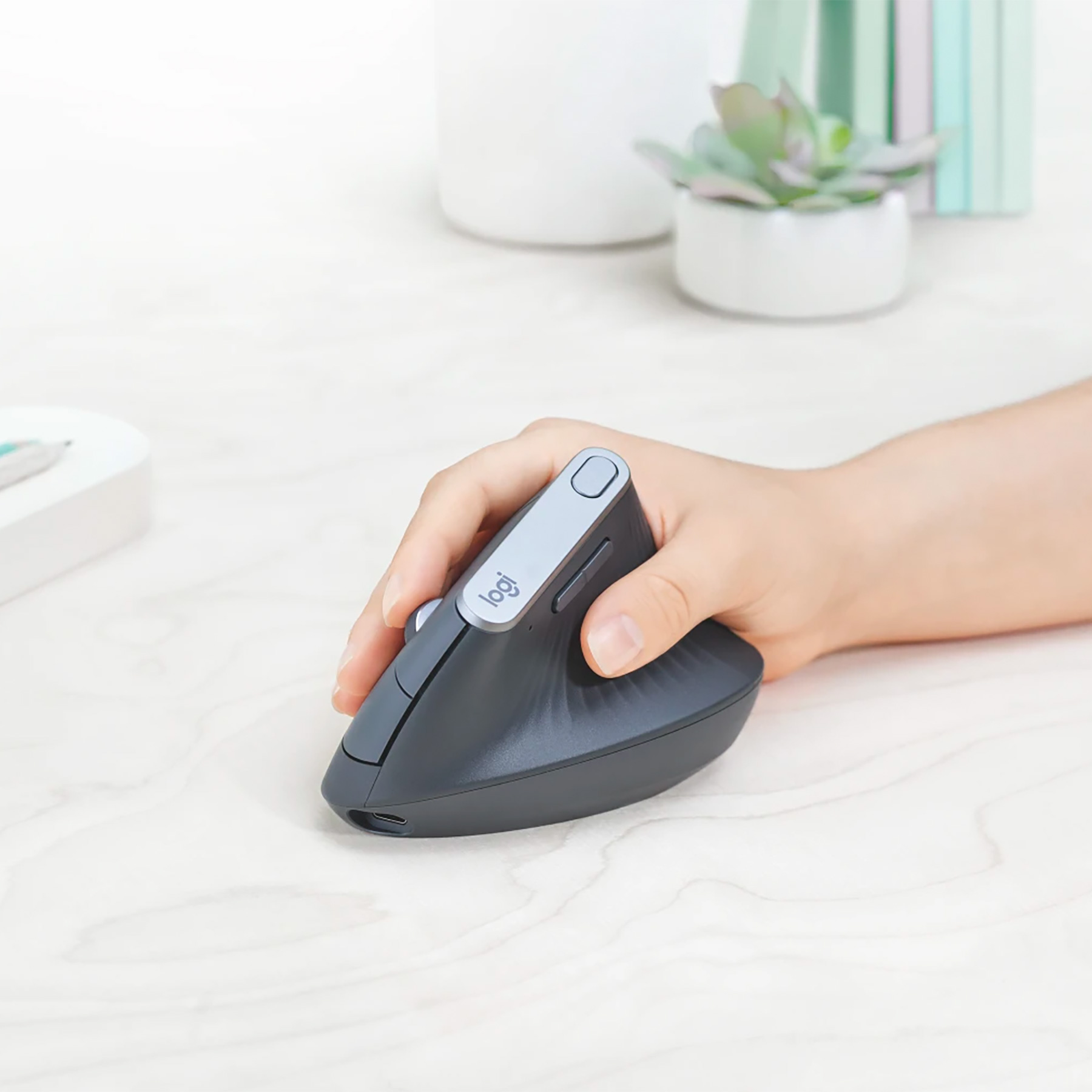 Picture of Logitech MX Vertical Ergonomic Wireless Mouse