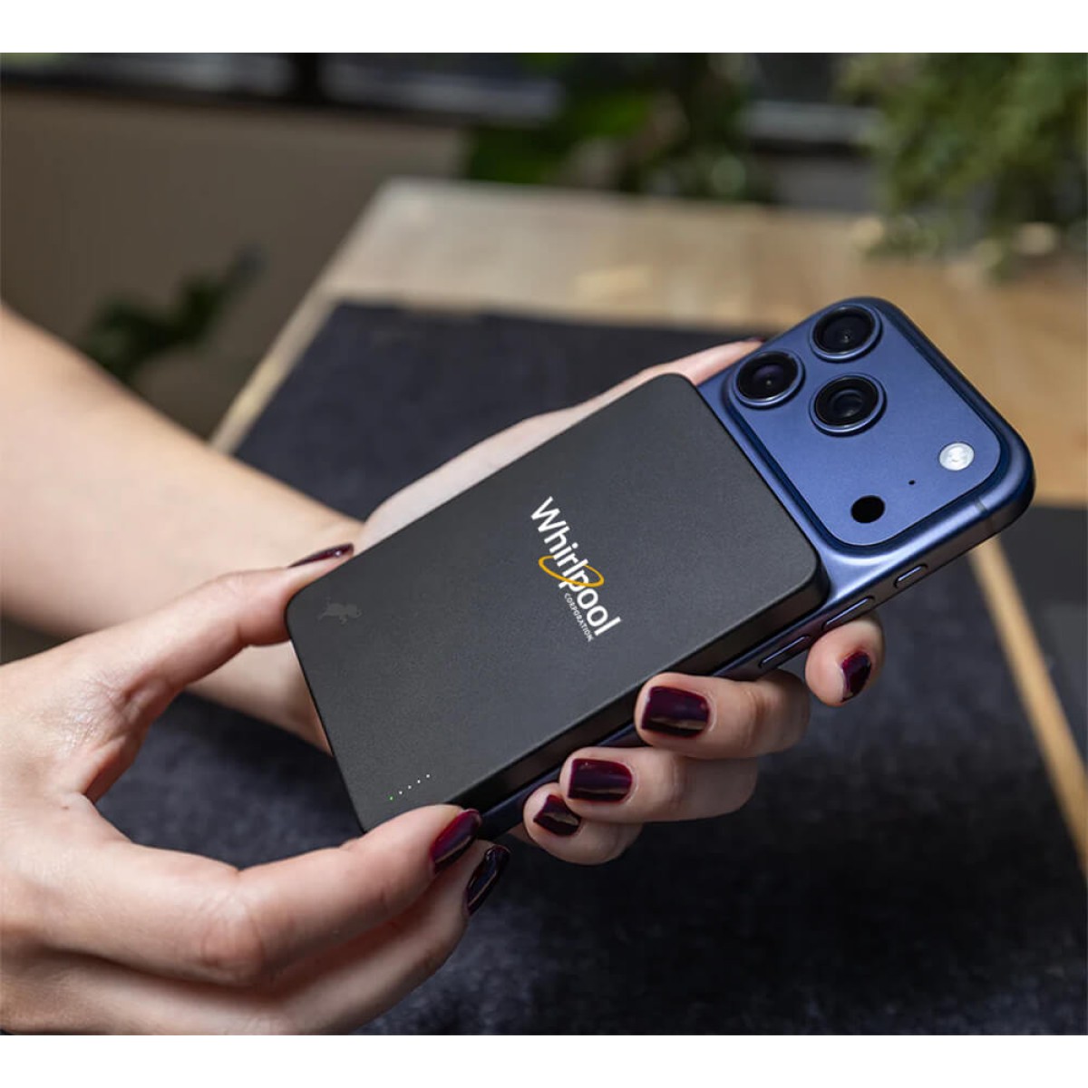 Picture of Nimble CHAMP Wireless 5K Magnetic Portable Charger