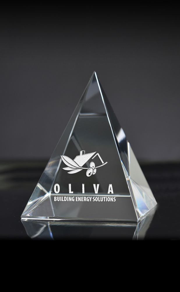 Picture of Large Pyramid Paperweight Award