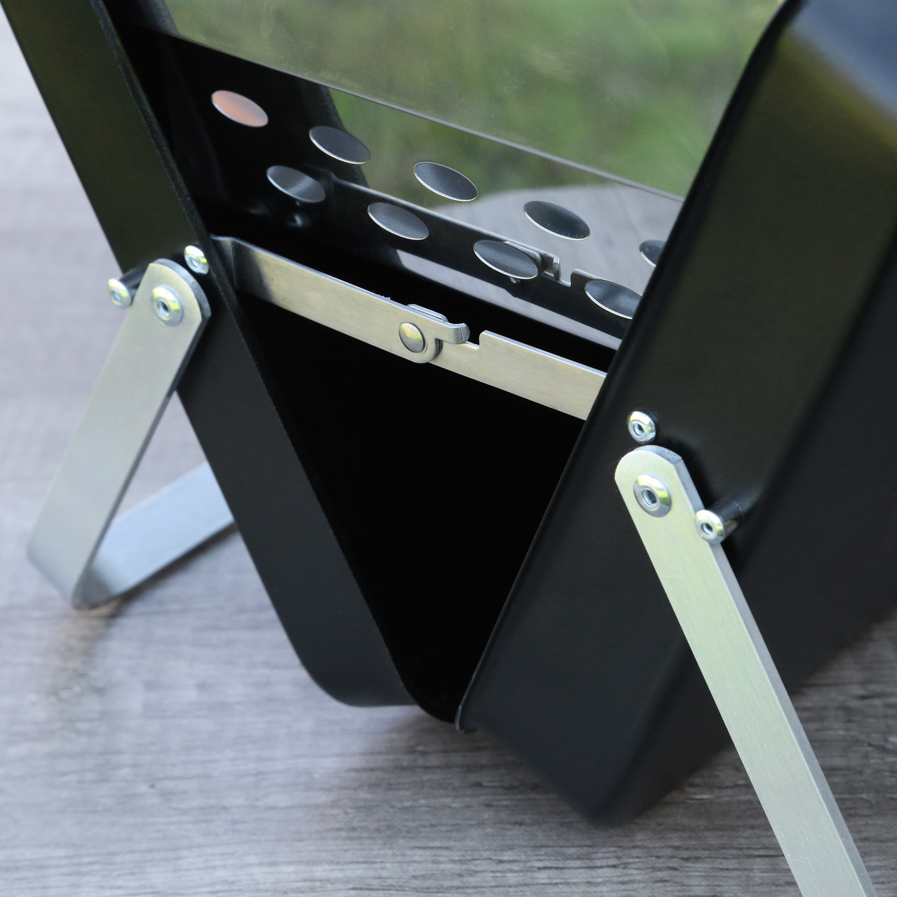 Picture of Grillfriend Portable Charcoal Grill