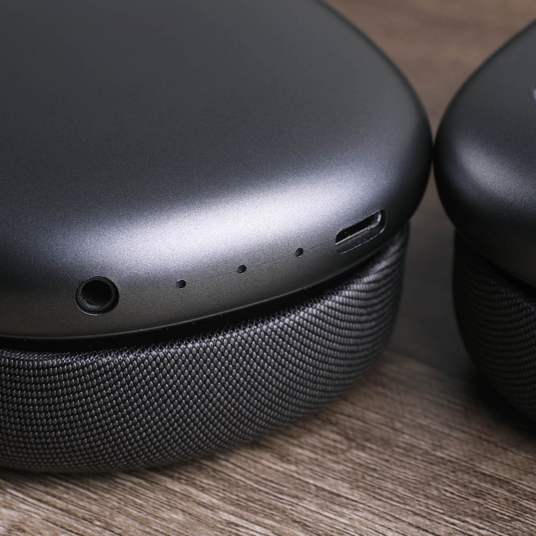 Picture of Luxe Anc Wireless Headphones