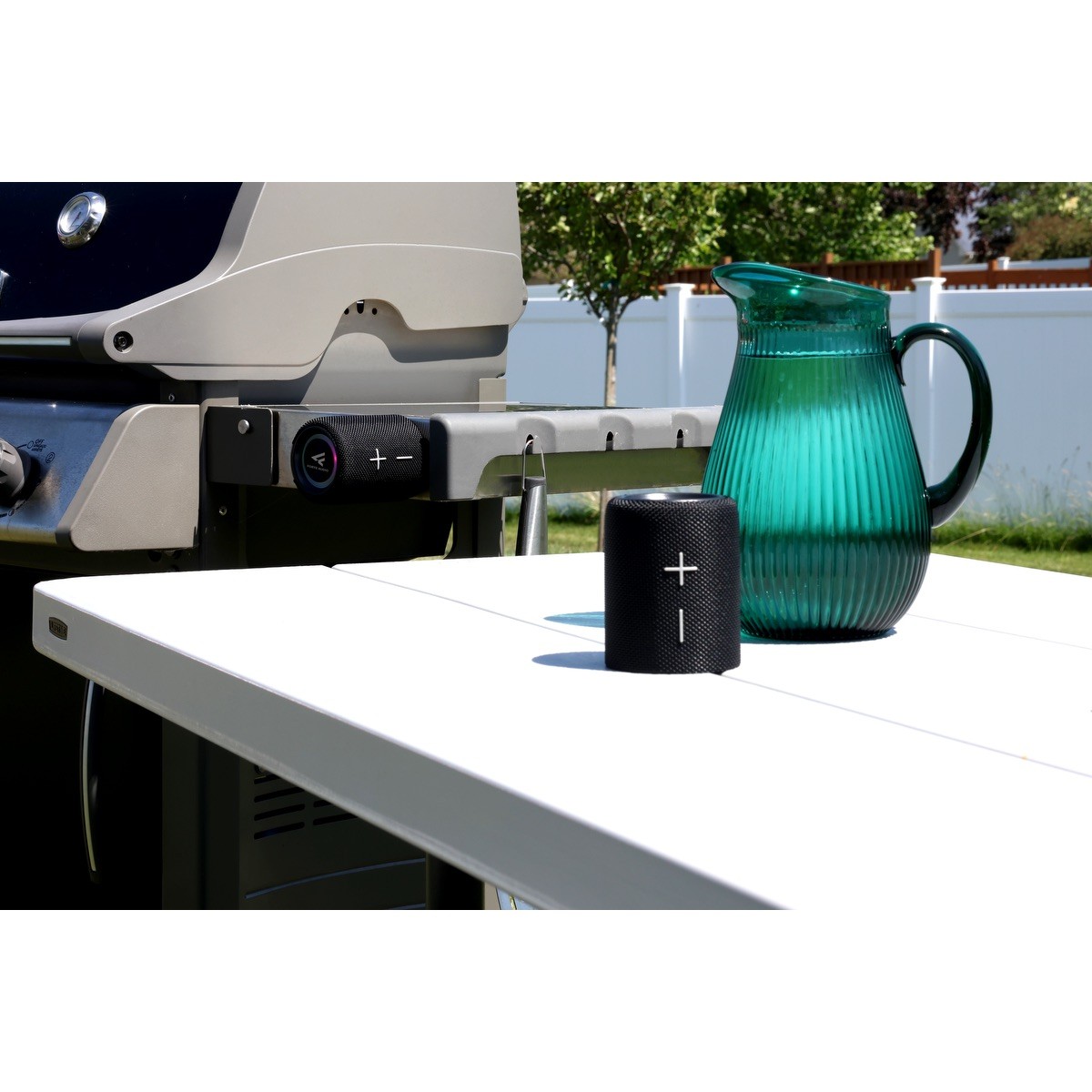 Picture of Urban Peak 10W Magnetic 2-in-1 Wireless Speaker