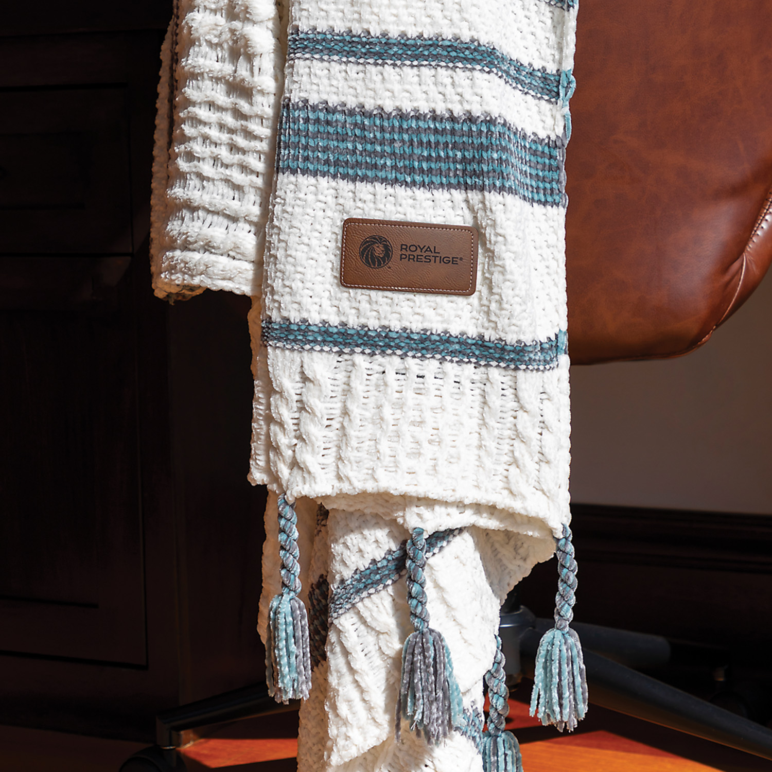 Picture of Versailles Fringed Chenille Throw