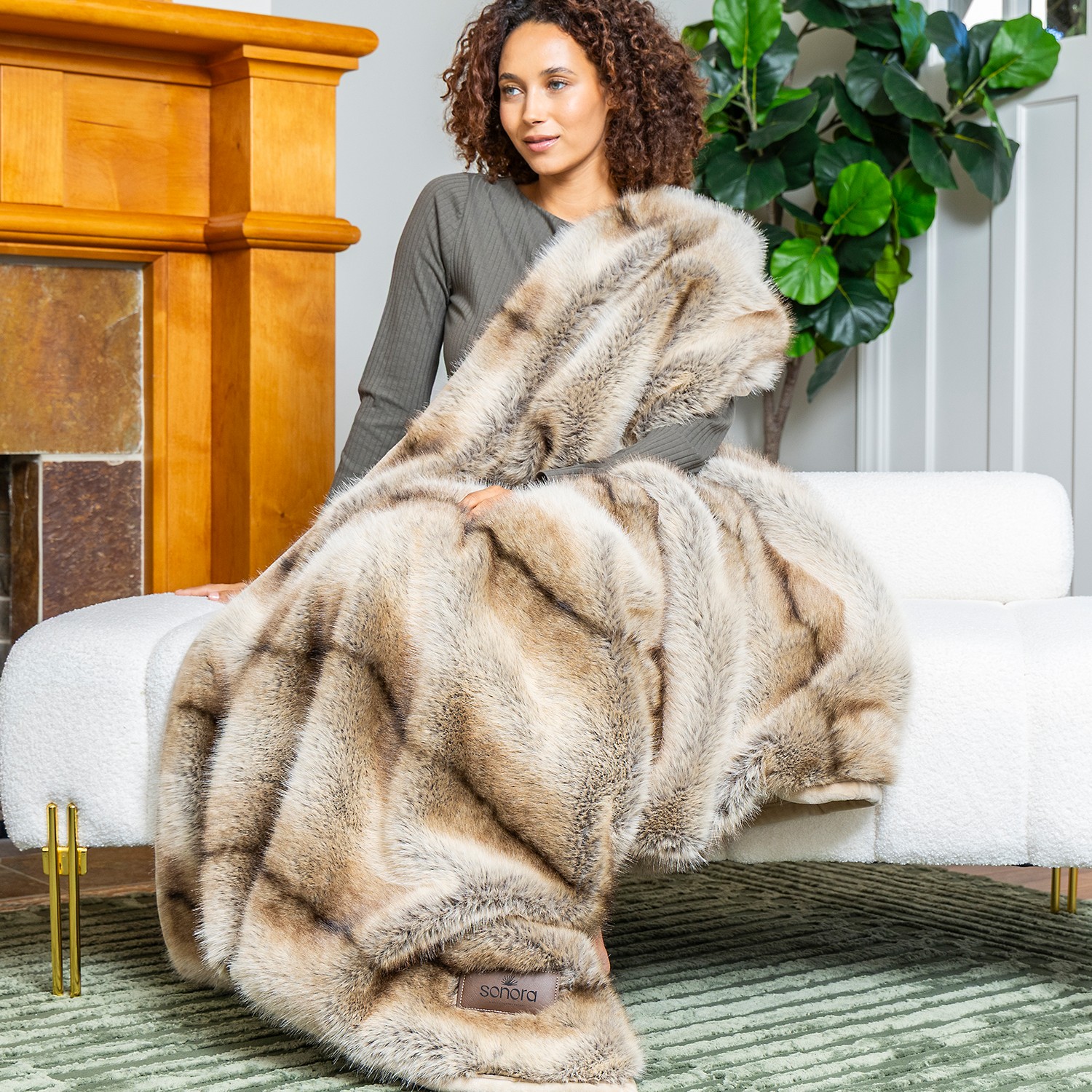 Picture of Tundra Heavyweight Fur Blanket