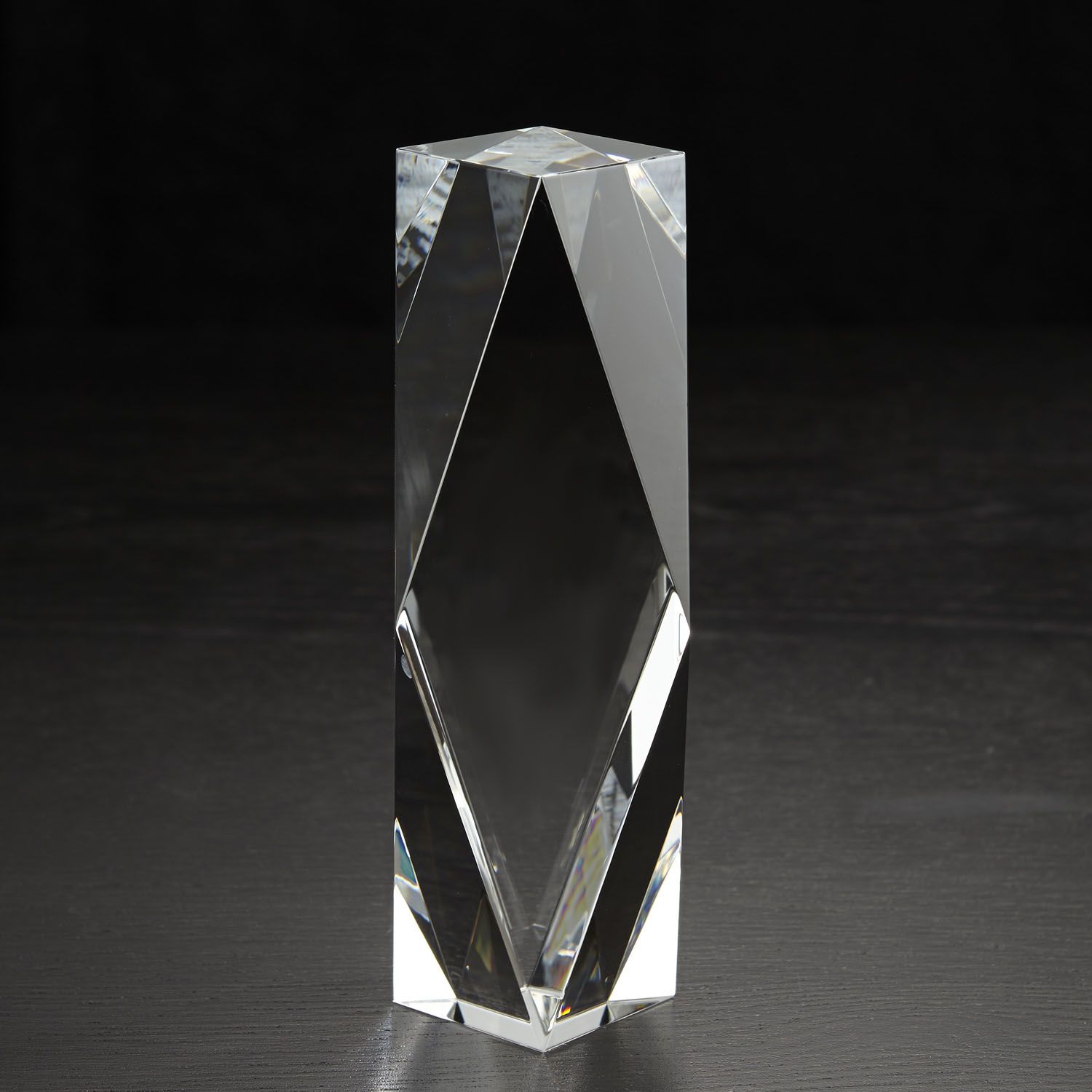 Picture of Medium Chairmans 3D Crystal Award