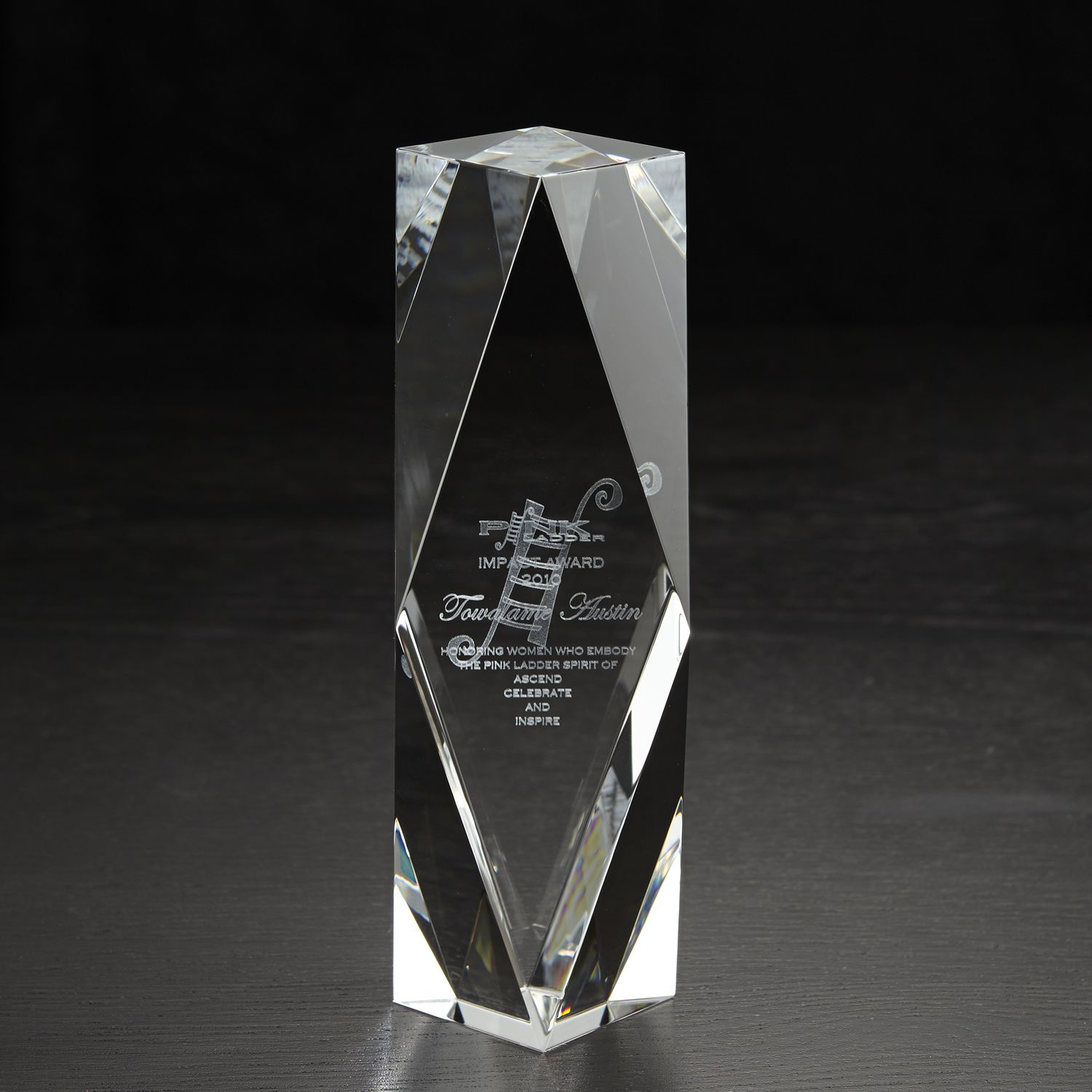 Picture of Medium Chairmans 3D Crystal Award