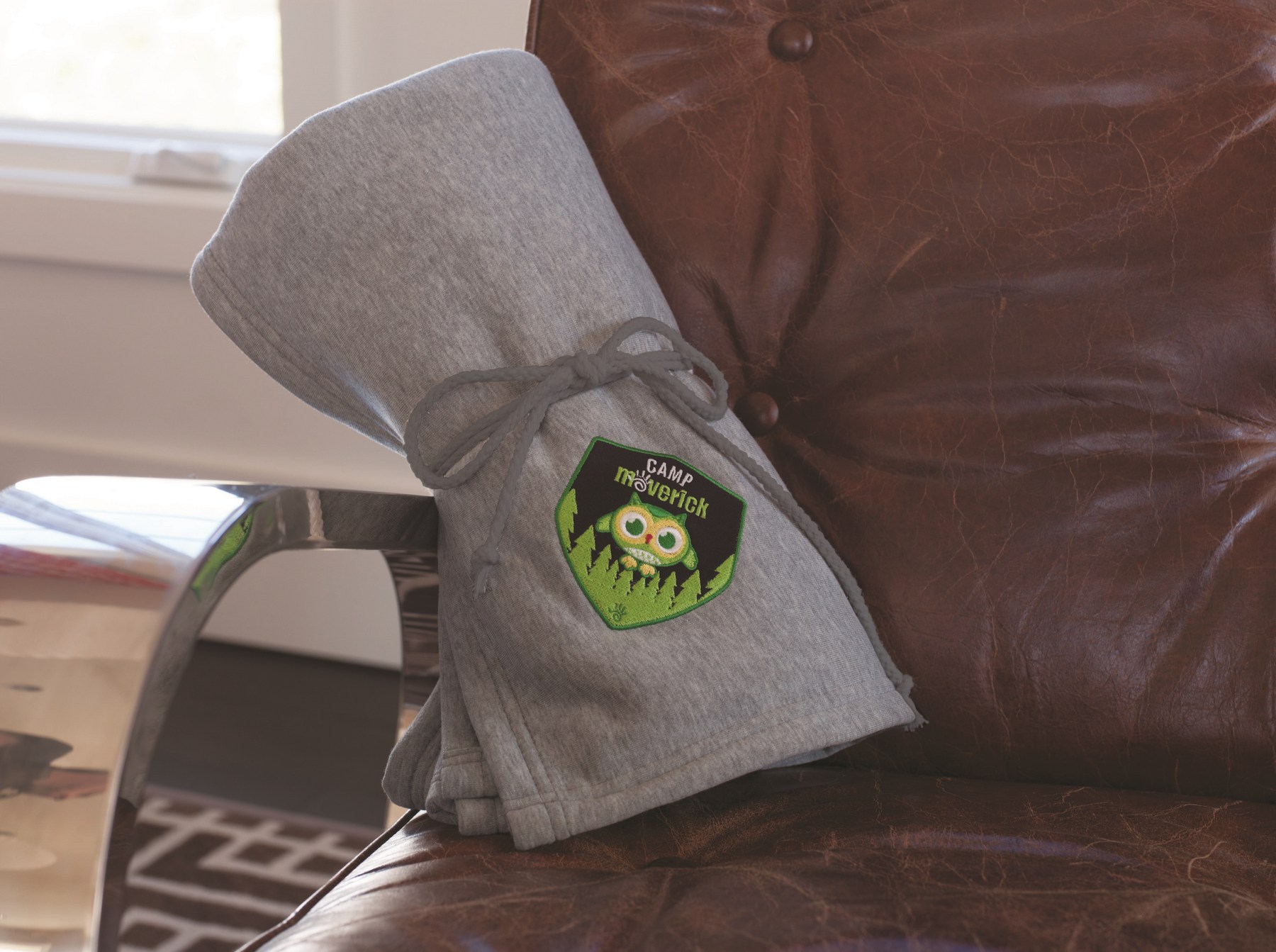 Picture of Cobblestone Mills Deluxe Size Stonehouse Sweatshirt Blanket™