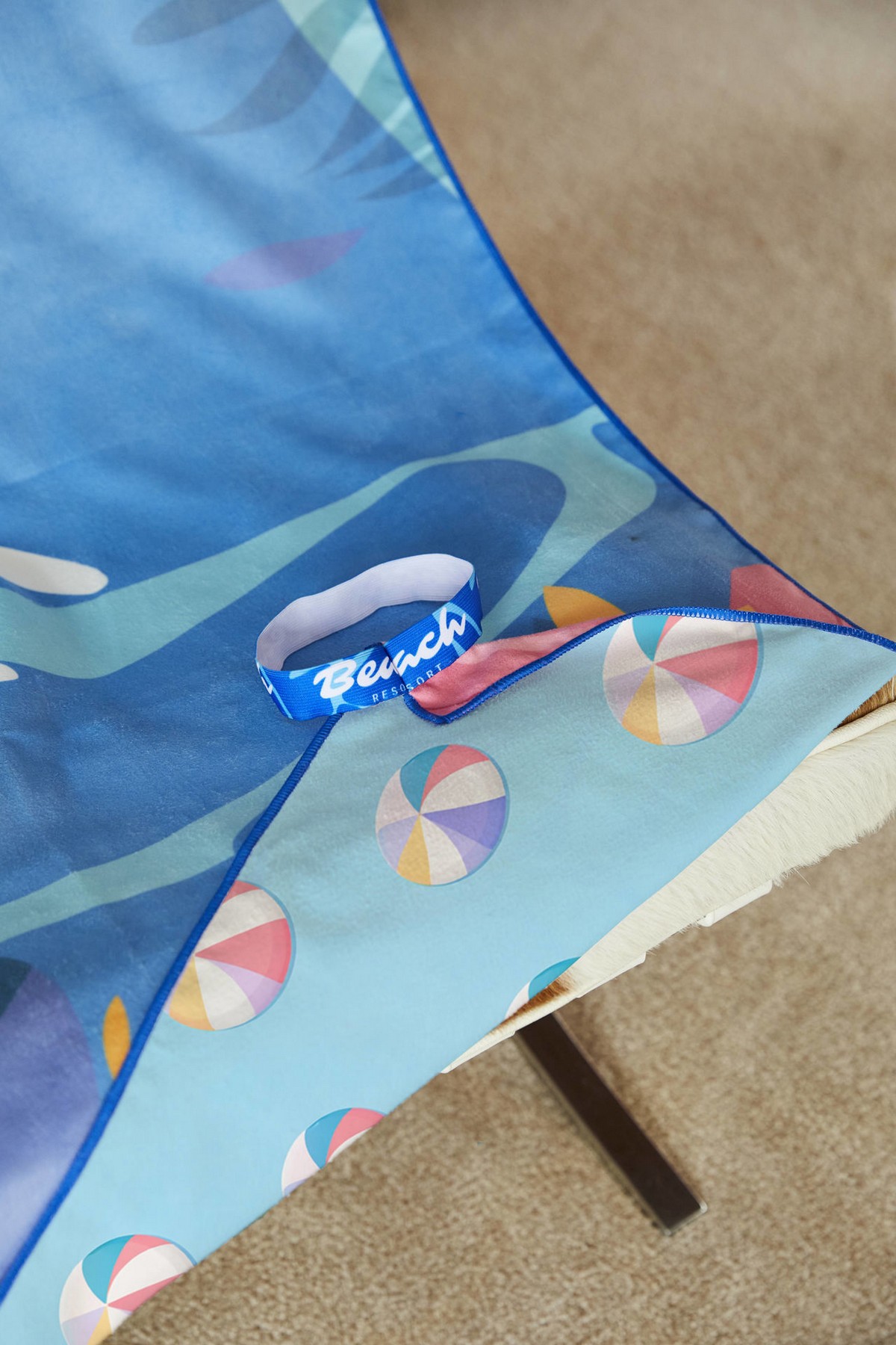 Picture of Microfiber Max Dry Sand Proof Beach Towel w/Elastic Band (30"x 60")